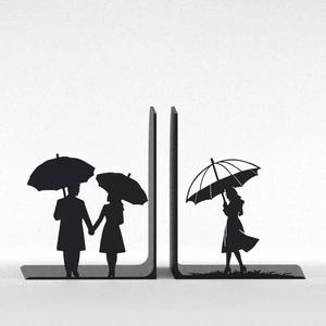 Rain y Day Bookends