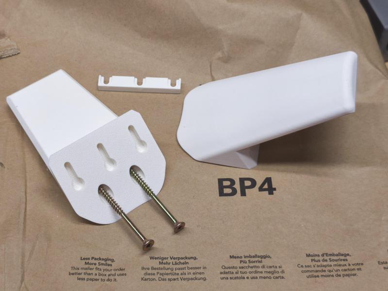 Strong wide hooks with reinforcement