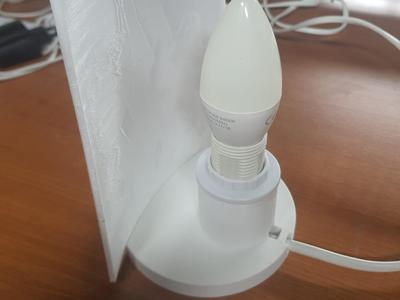 Round lamp for curved and straight lithophanes
