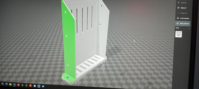 HYTE -Y60 Case rear Hard drive bays.