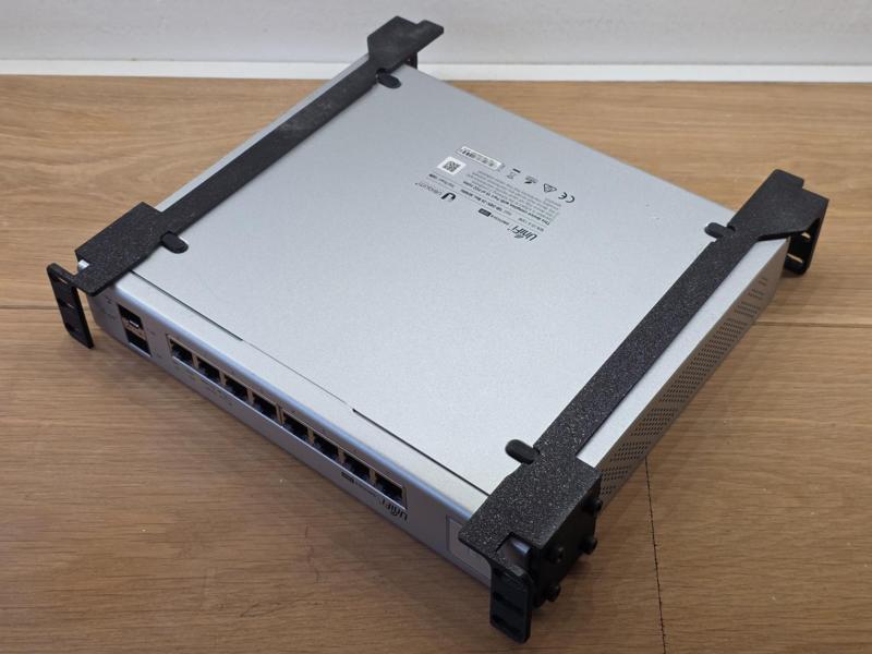 Unifi Swich 8-Port 150W 10" RackMount 1U