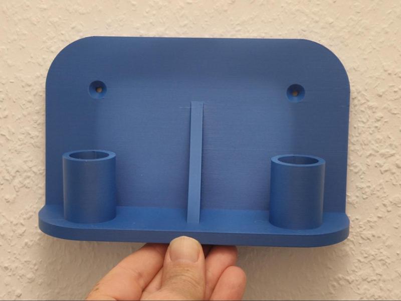 Wall mount for 2 vacuum cleaner nozzles