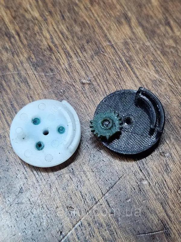 540 The big gear (16 teeth) of the Ford odometer