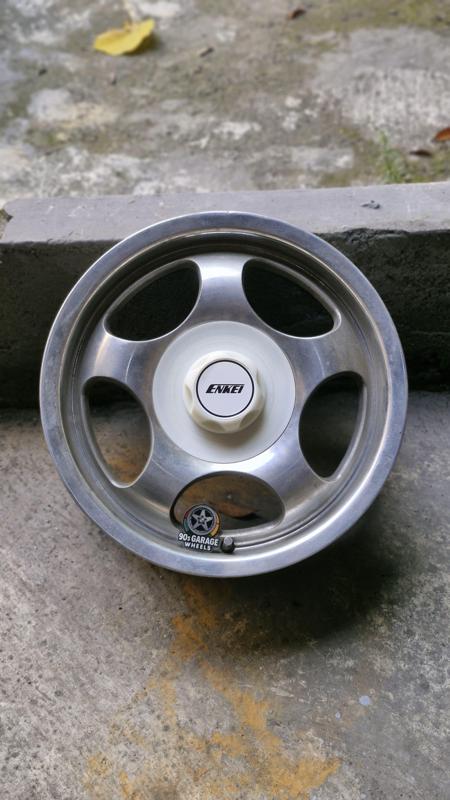 Center Cap Enkei 5 spoke Wheels