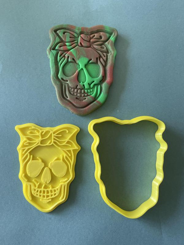 Skull with bandana cookie cutter