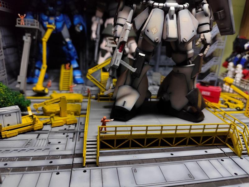 Gundam Standbase Diorama (Assembly Required)