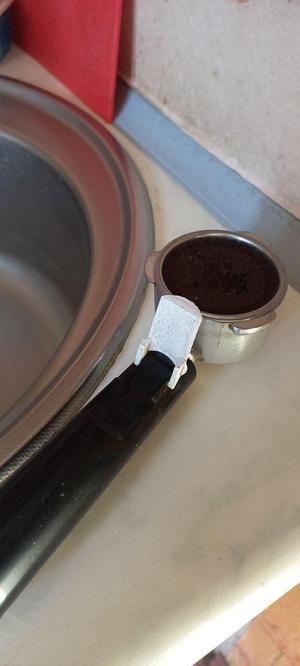 Filter holder for coffee machine