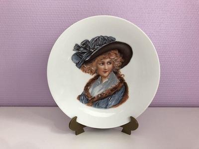 Decorative Plate Holder