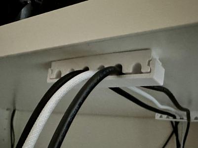 Cable clip