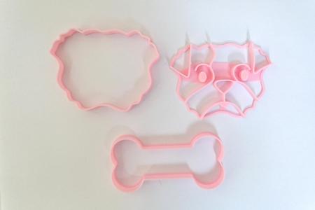español bulldog with bone cookie cutters