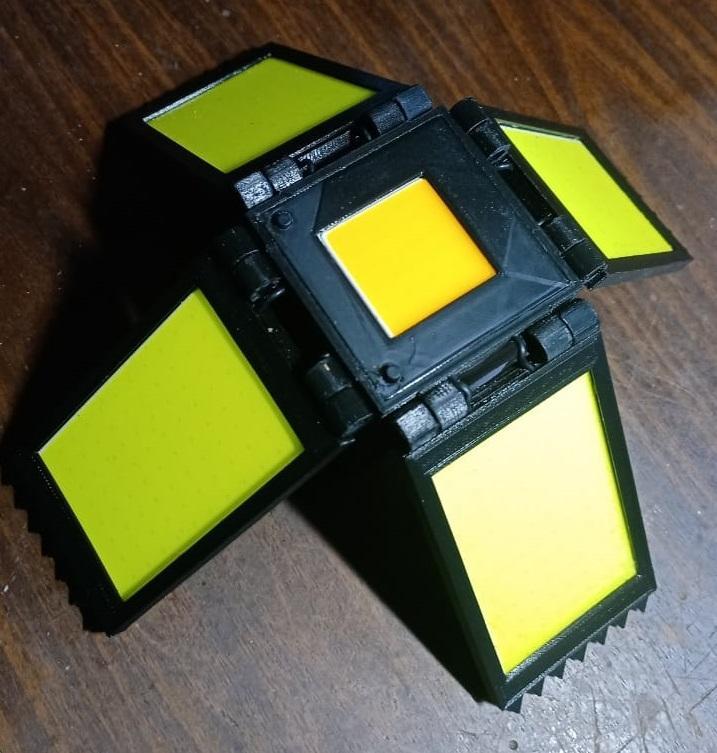Ground flashing beacon for night flying of RC planes