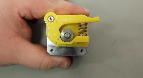 Spring-loaded Replicator 2 Drive Block