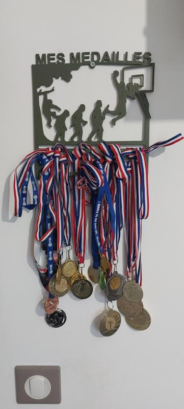 Basket medal holder