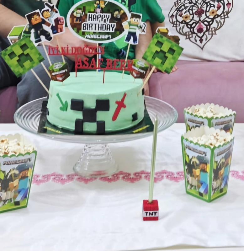 Minecraft TNT Candle Holder