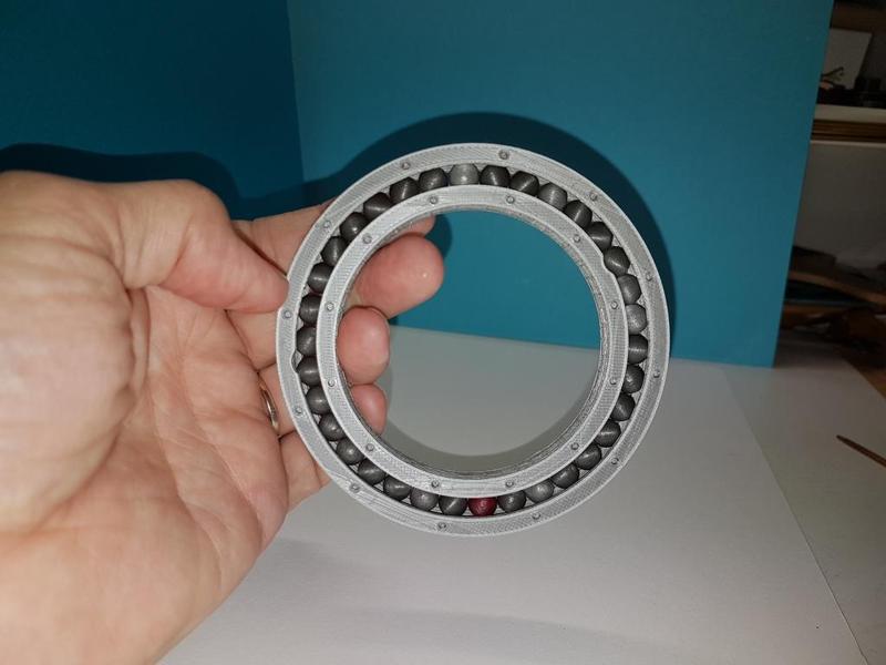 Large ball bearing - Grand roulement à billes