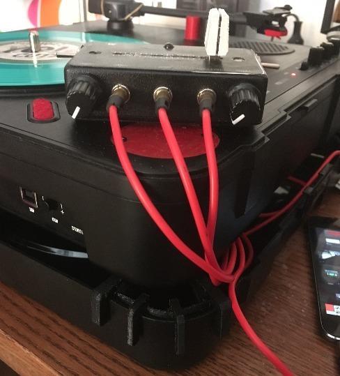 Numark PT01 Scratch Cover Stand v2.0 - Portable Feet