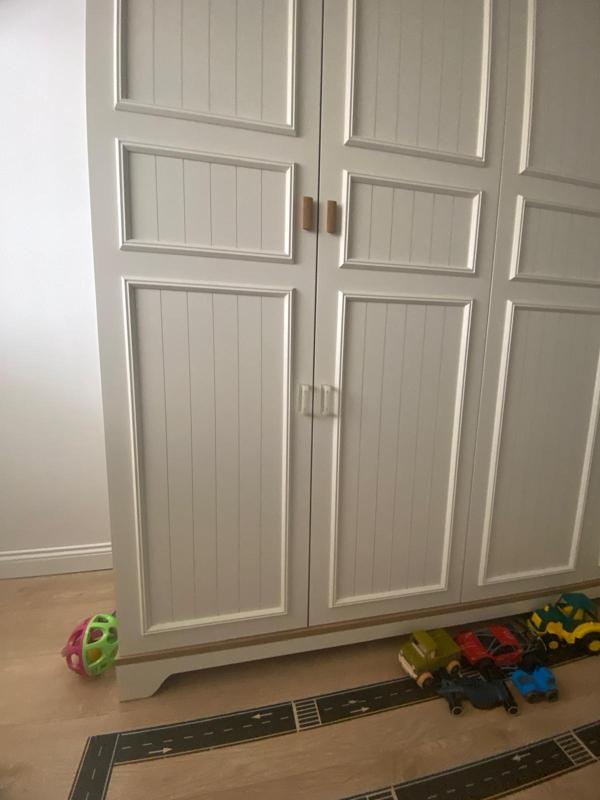 Cabinet handles for children and adults