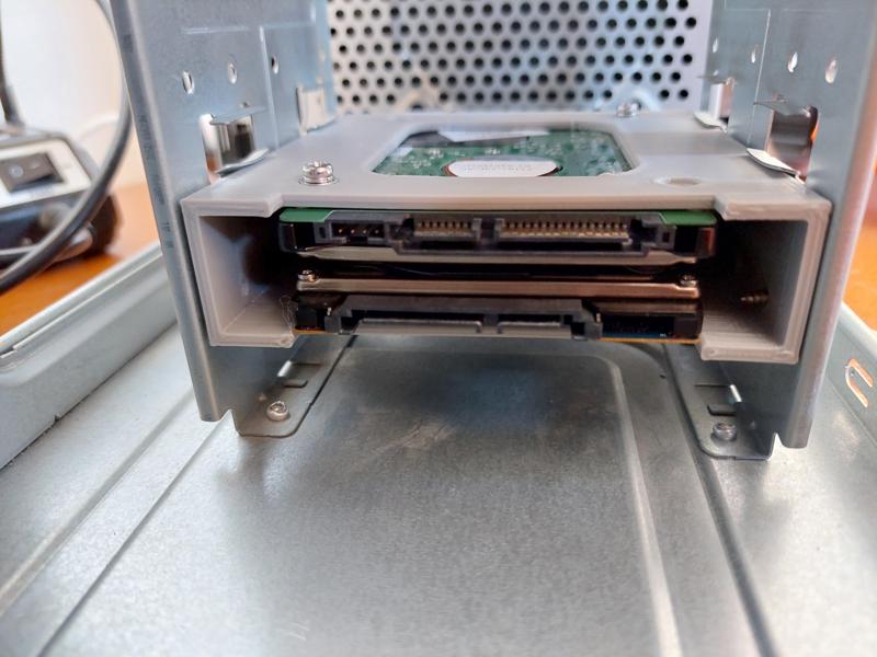 3.5" slot to 2x 2.5" HDD/SSD adapter