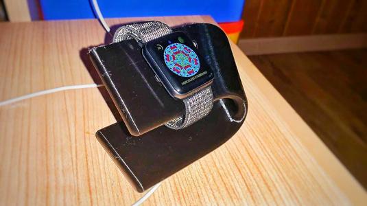 STAND & CHARGING STATION, FOR Apple Watch serie 2 and 3