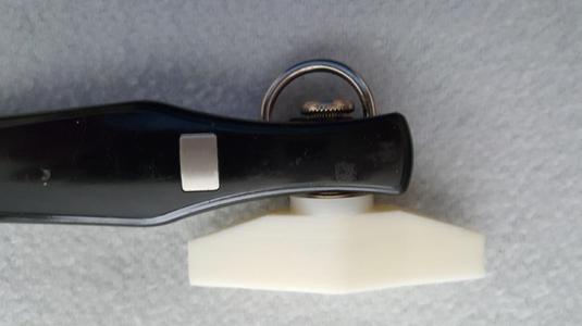 Handle for can opener