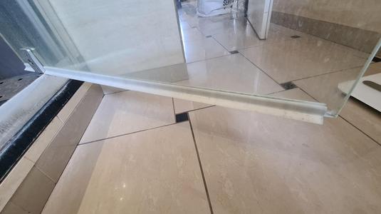 Shower cubicle door rail