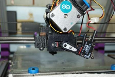 Auto bed-leveling servo mount