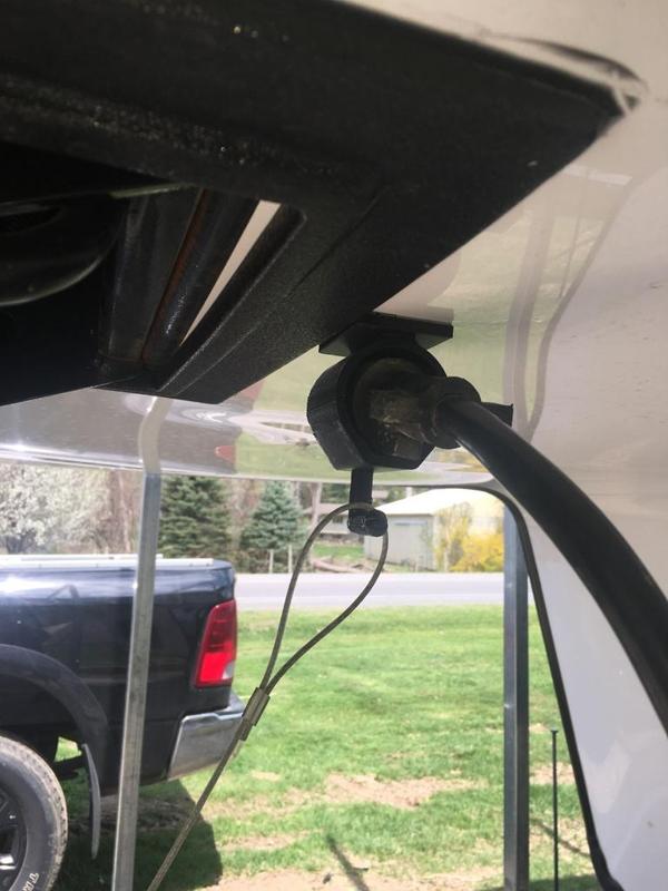 7 plug holder for 5th wheels