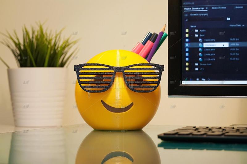 Shutter Shades Emoji Lamp And Pen Holder
