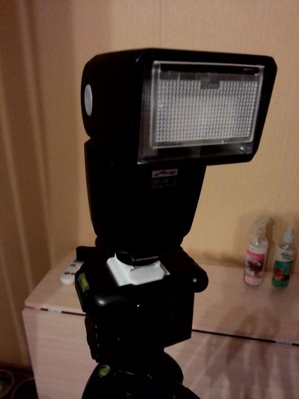 Tripod flash holder