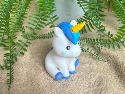 Sitting Unicorn – Childlike, Minimalist, Paintable