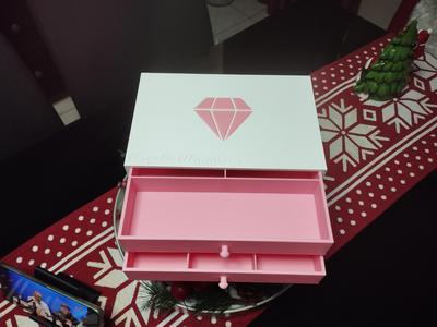 "Eternal Elegance: Customizable Jewelry Box in 3D".