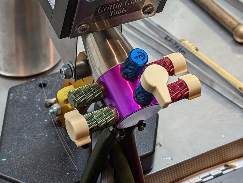 Higher-grip knobs for GTT torches