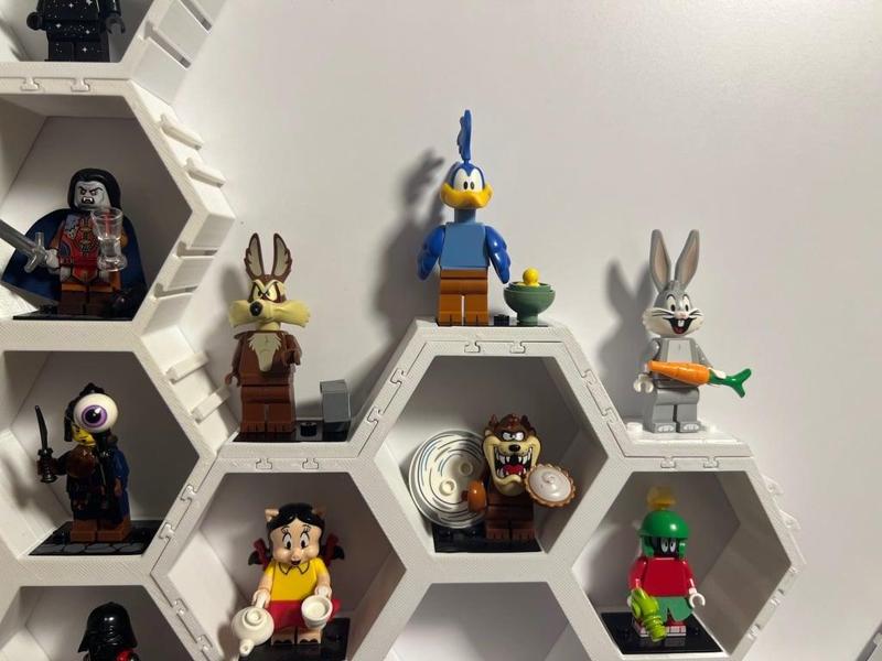 Top cover/mount for minifig hexagons