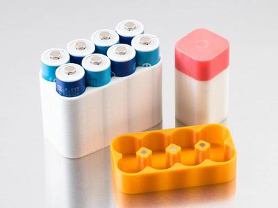 Magnetic aaa battery case