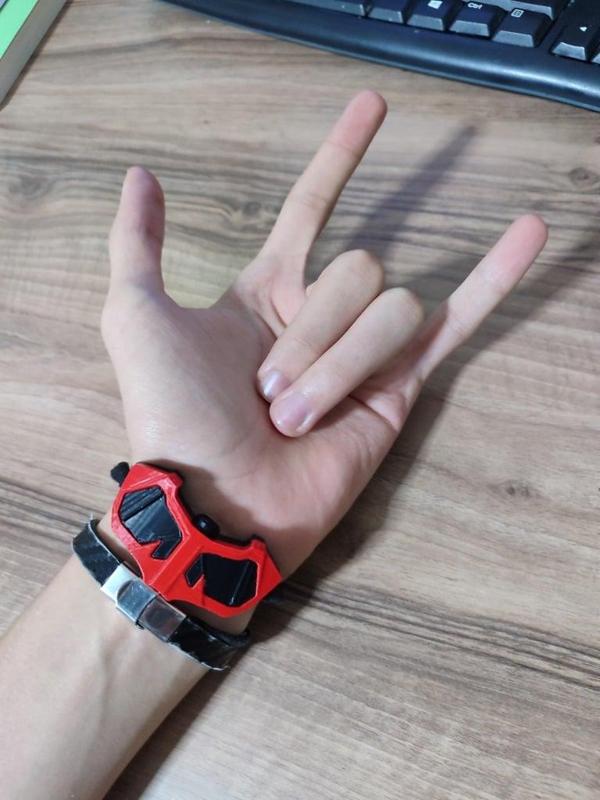 spiderman web shooter