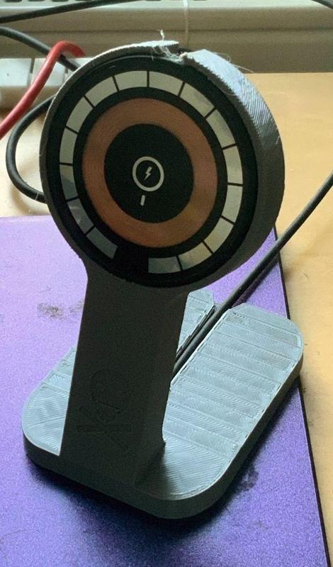 Magnetic Charge Stand for iPhone