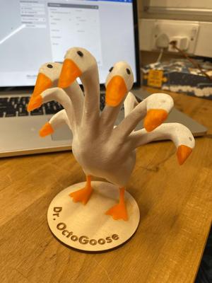 La Creatura - 8 Headed Goose