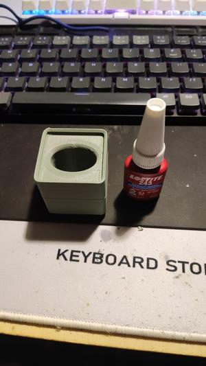 Loctite Thread Lock gridfinity holder 1x1