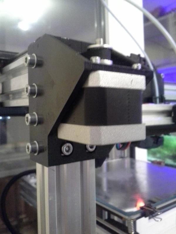 Stronger front motor holders for D-Bot