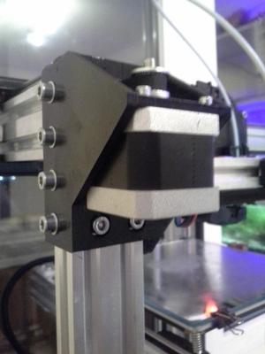 Stronger front motor holders for D-Bot