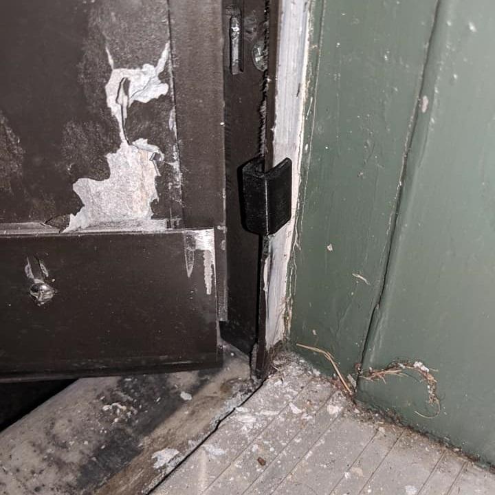 Storm Door Wedge (For Broken Hinge)