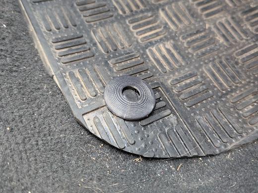 Mat clip for Volvo V40