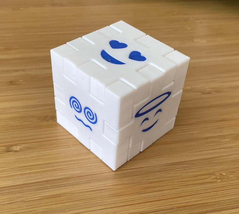3D PUZZLE EMOJI CUBE