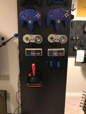 Retro Joystick Wallmount Holder (C64 / Atari logo'd)