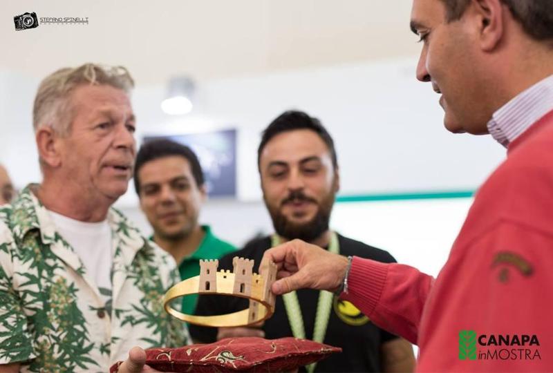 Crown 'Napels' - Model: 'Castel Nuovo'