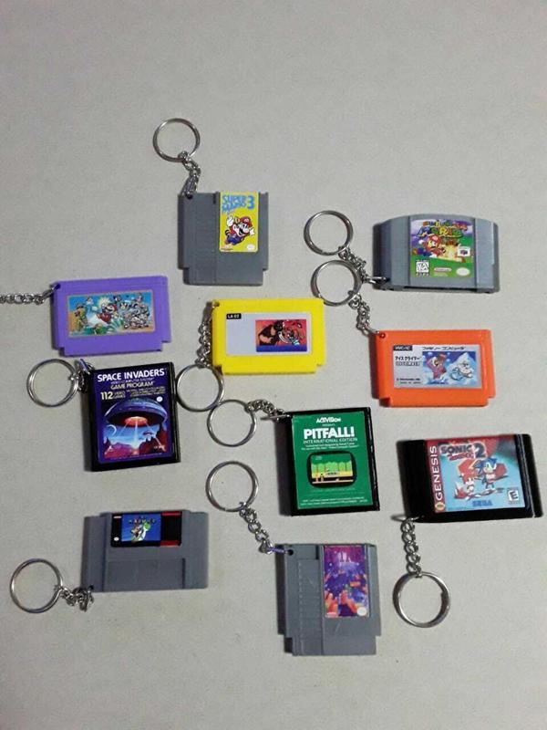 Llavero cartuchos de juegos.