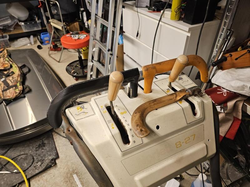 Handle for Norlett snowblower