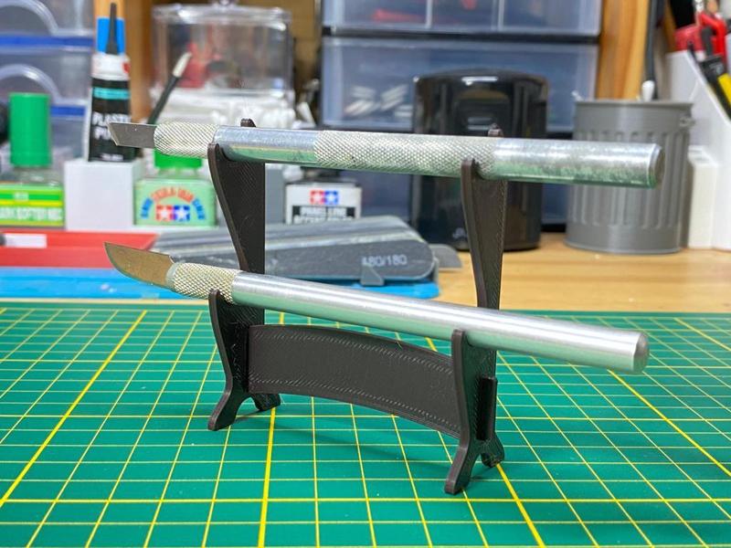 Samurai craft knife/pen stand