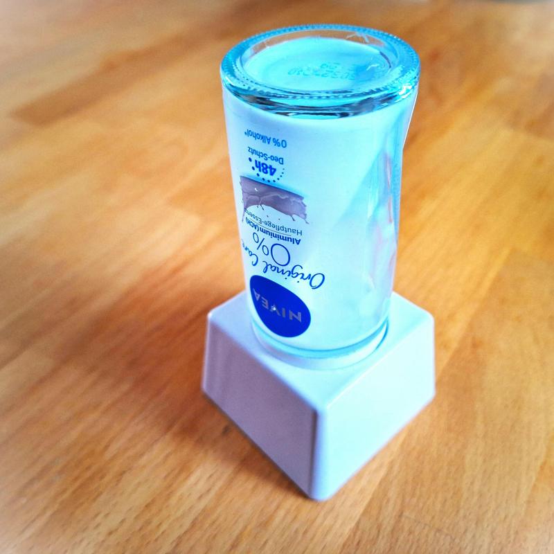 Upside down holder for deodorant roller 40mm