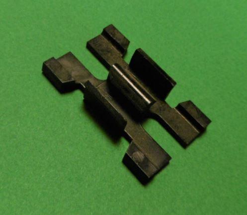 clip peugeot 204 quarter panel 8579 09